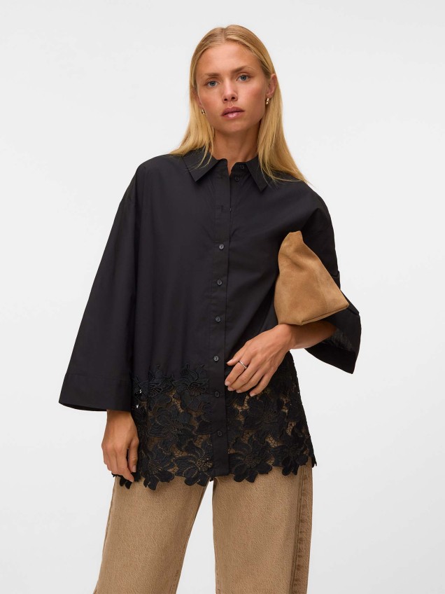 Blusa com Pormenor de Renda