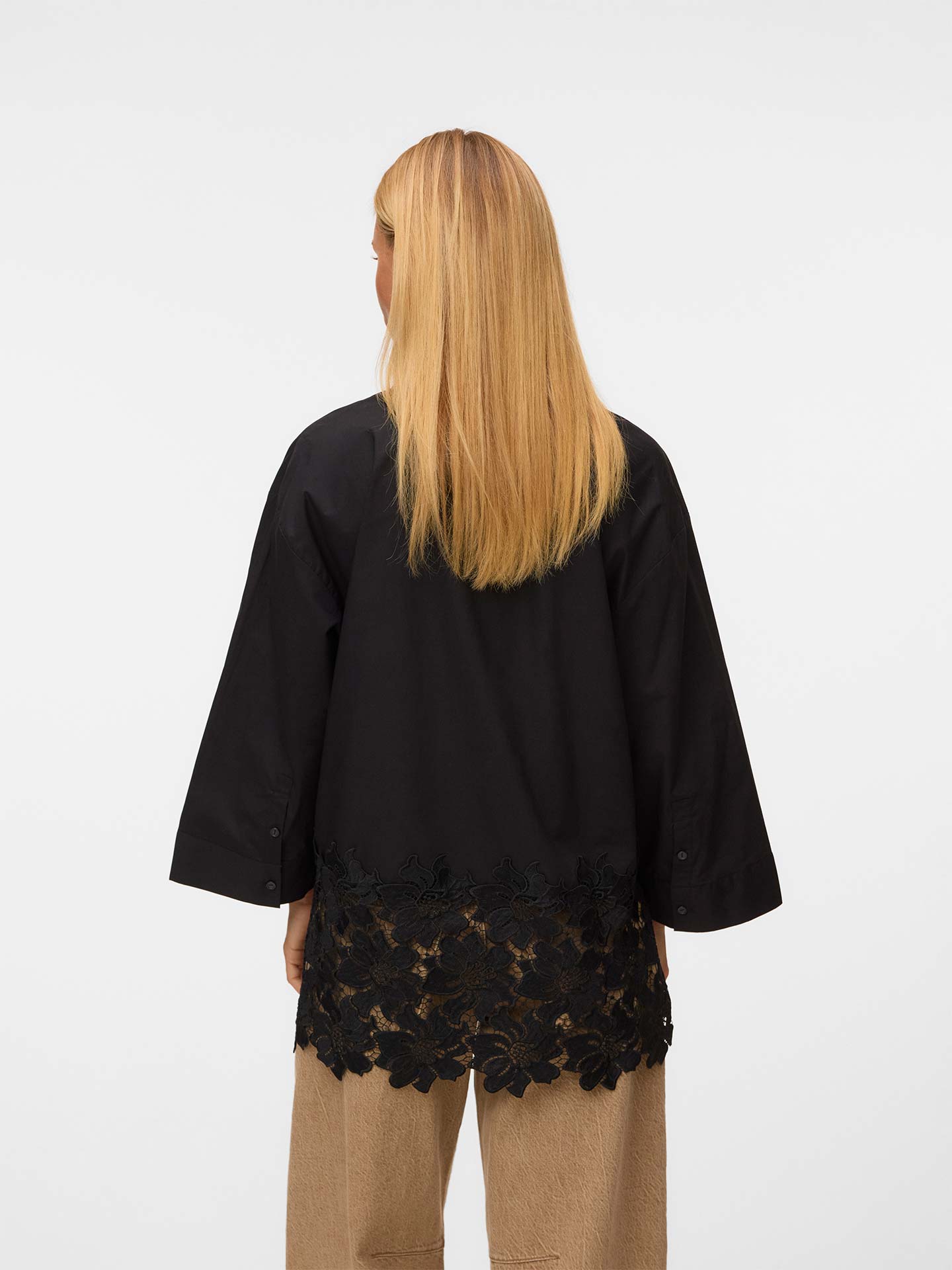 Blusa com Pormenor de Renda