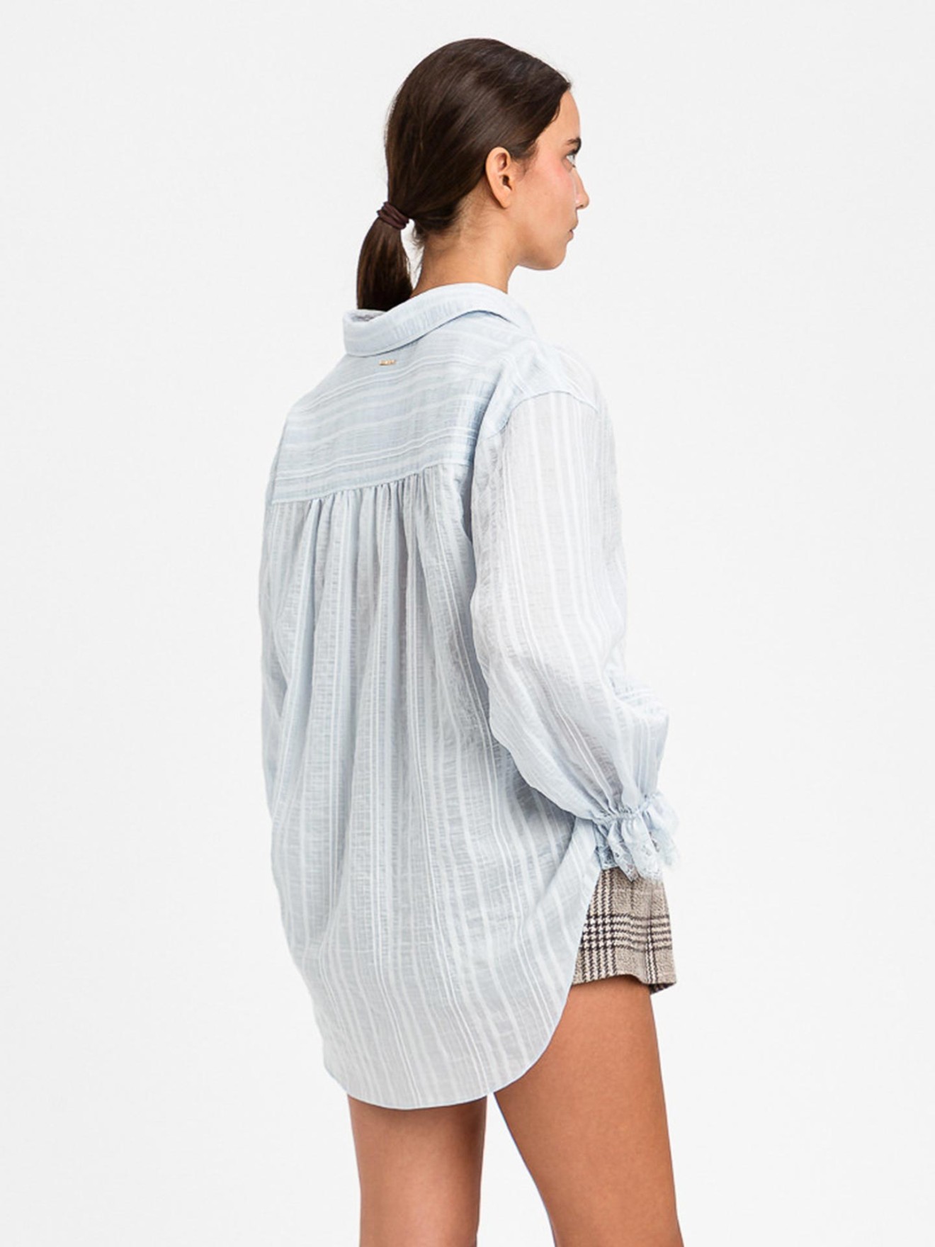 Camisa de Riscas com Renda