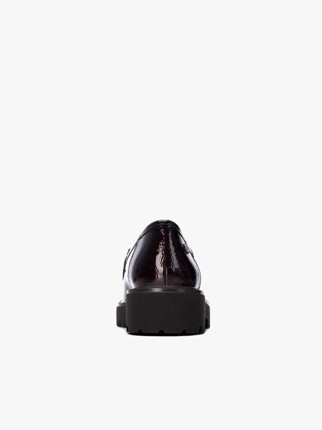 Mocassins com Acabamento em Verniz