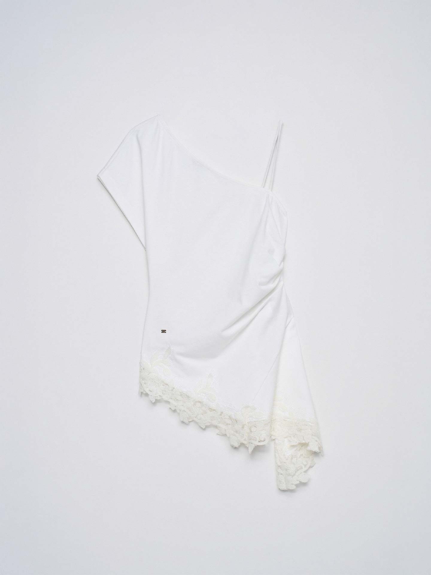 T-shirt Assimétrica com Renda