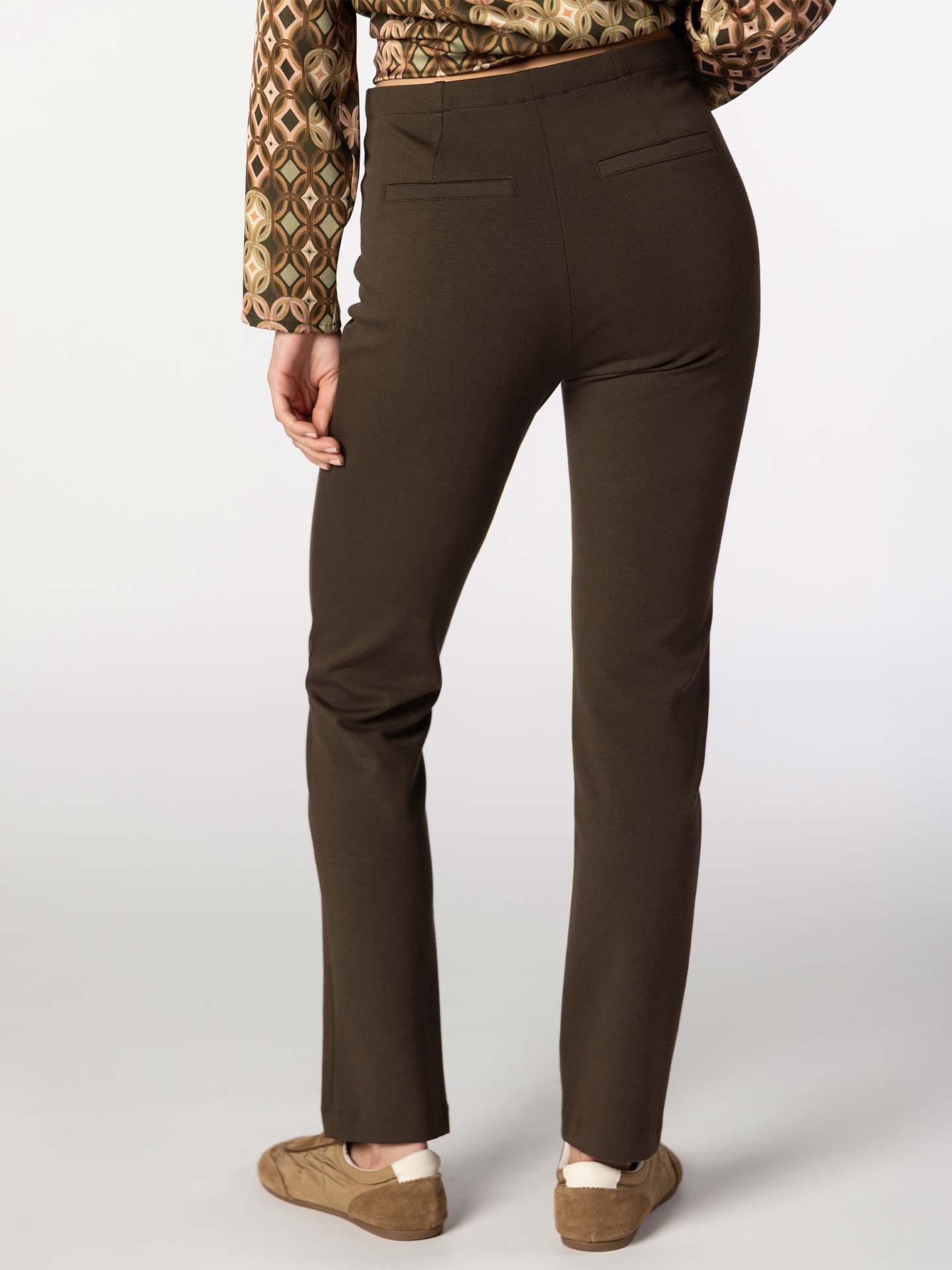 Calças Slim Fit com Costura Frontal