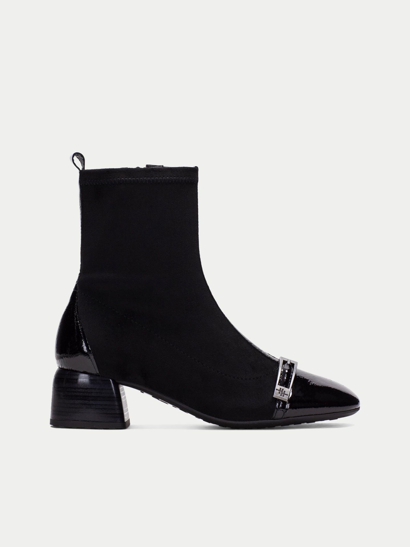 Botins com Salto de Bloco e Fivela
