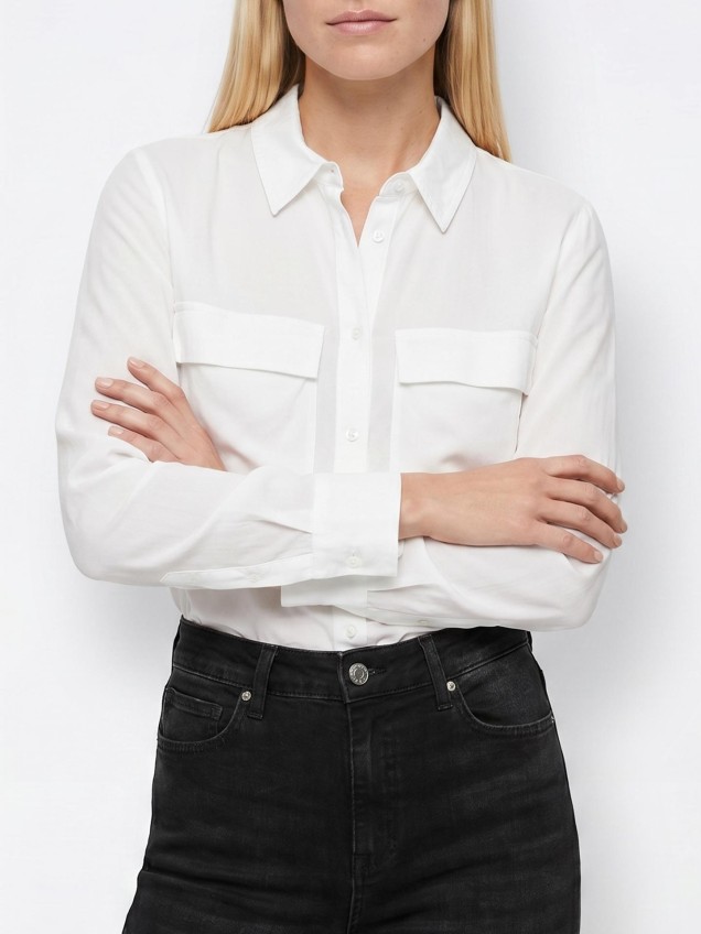 Camisa de Corte Reto com Bolsos