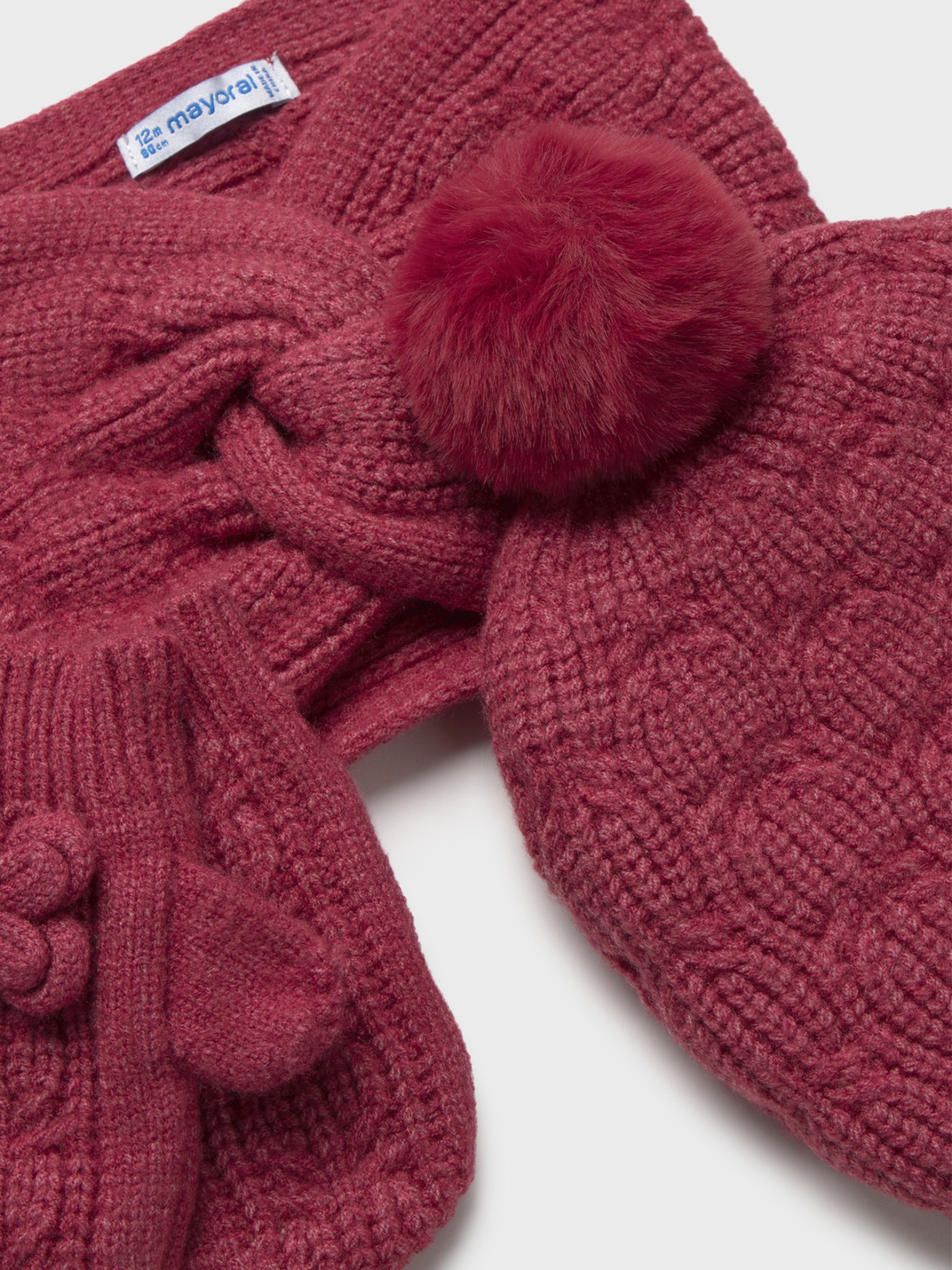 Conjunto de Gorro, Gola e Luvas em Malha