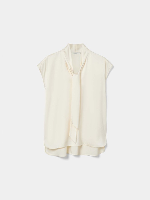 Blusa Fluida com Laçada