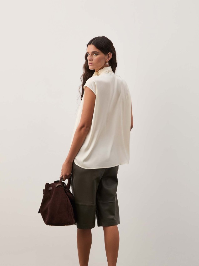 Blusa Fluida com Laçada