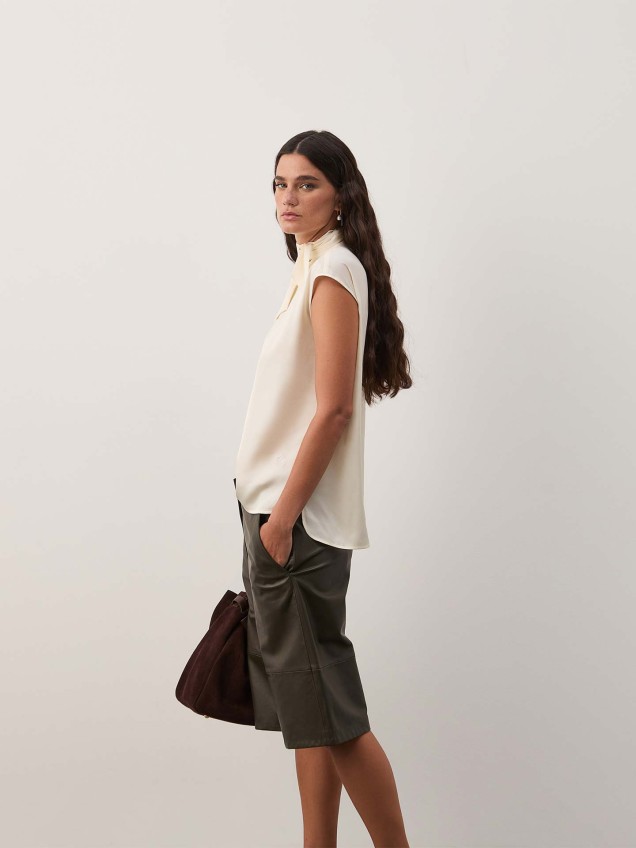 Blusa Fluida com Laçada