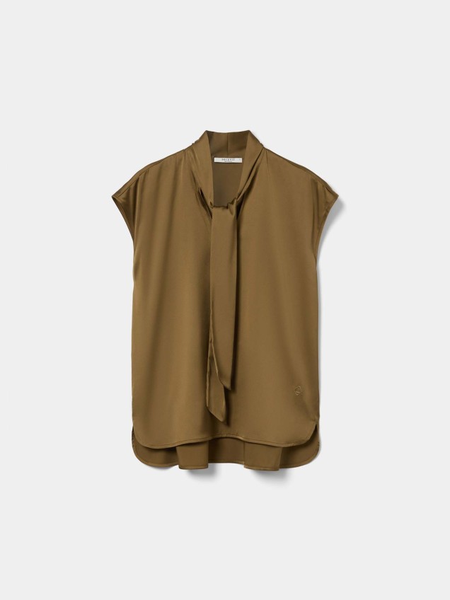 Blusa Fluida com Laçada