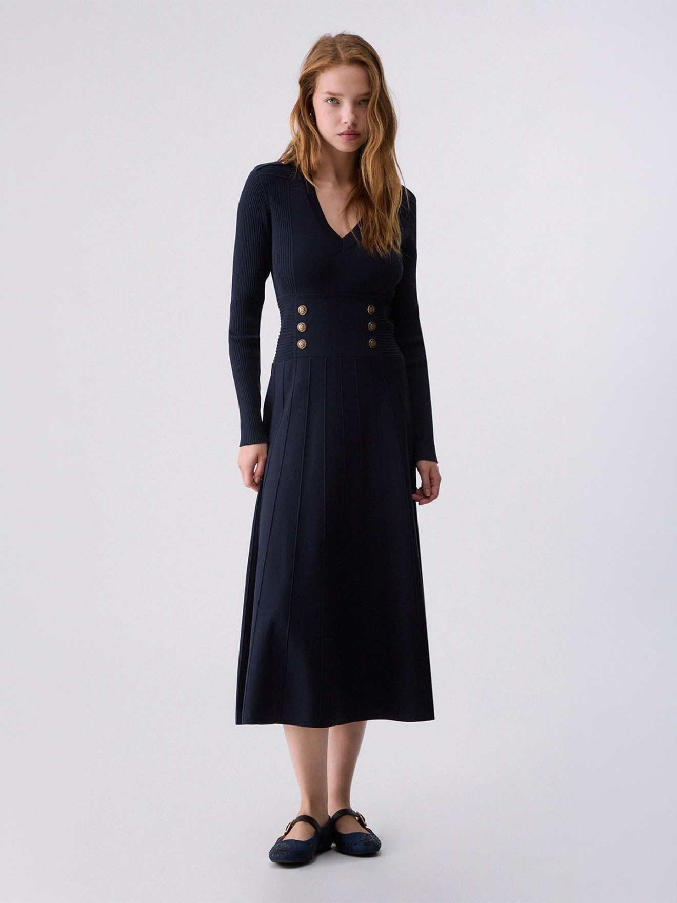 Vestido Midi em Malha com Decote em V