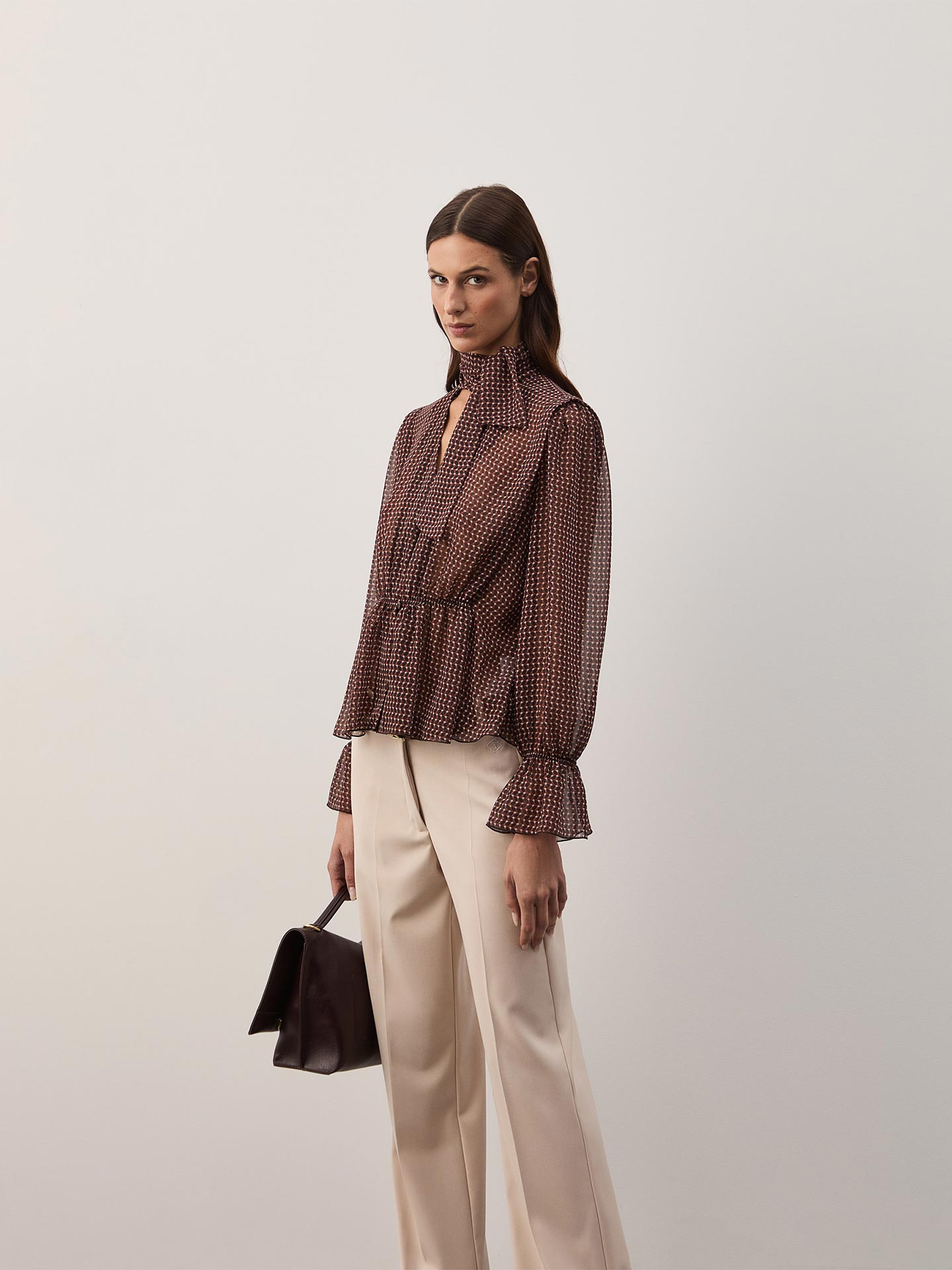 Blusa Fluida com Laçada