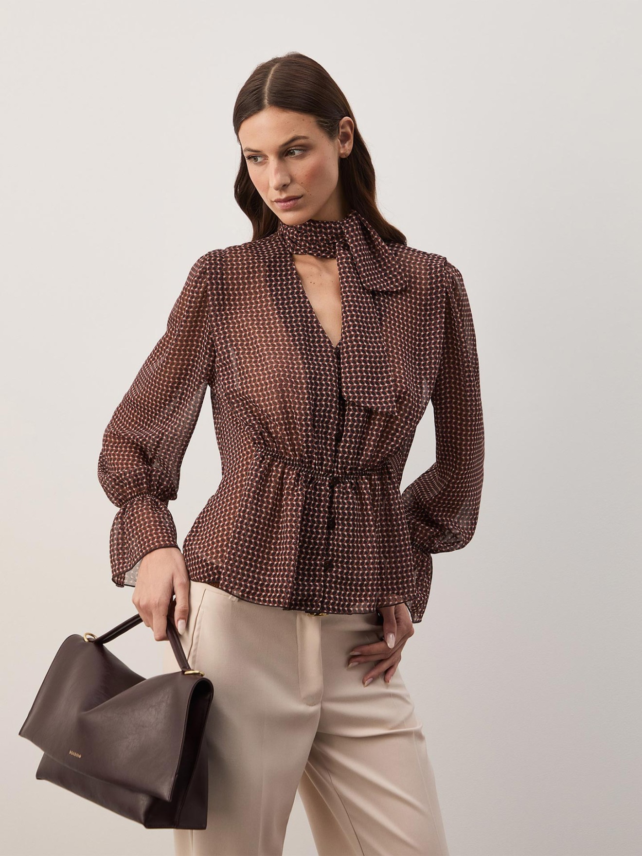 Blusa Fluida com Laçada