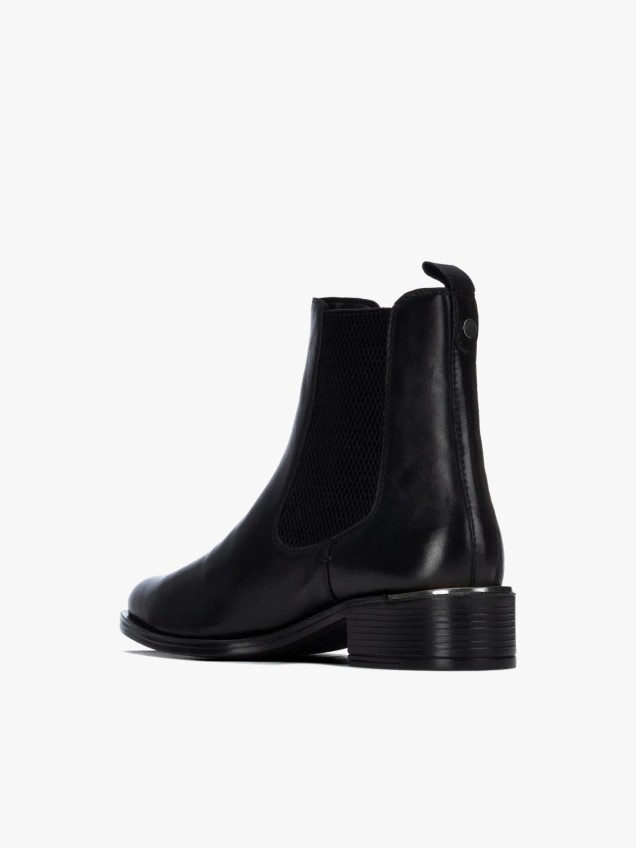 Botins em Pele com Elásticos