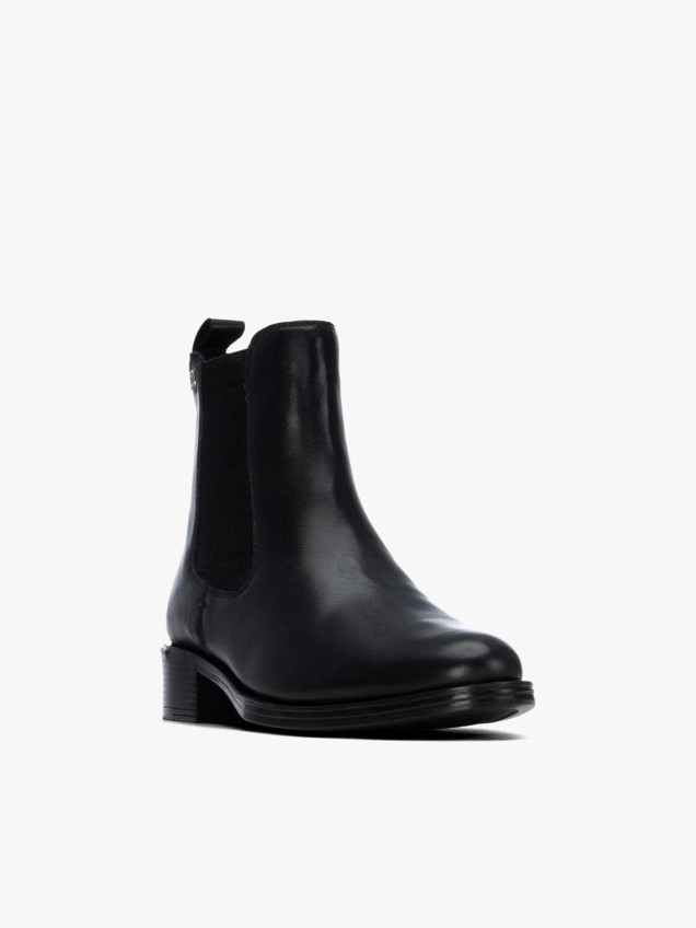 Botins em Pele com Elásticos