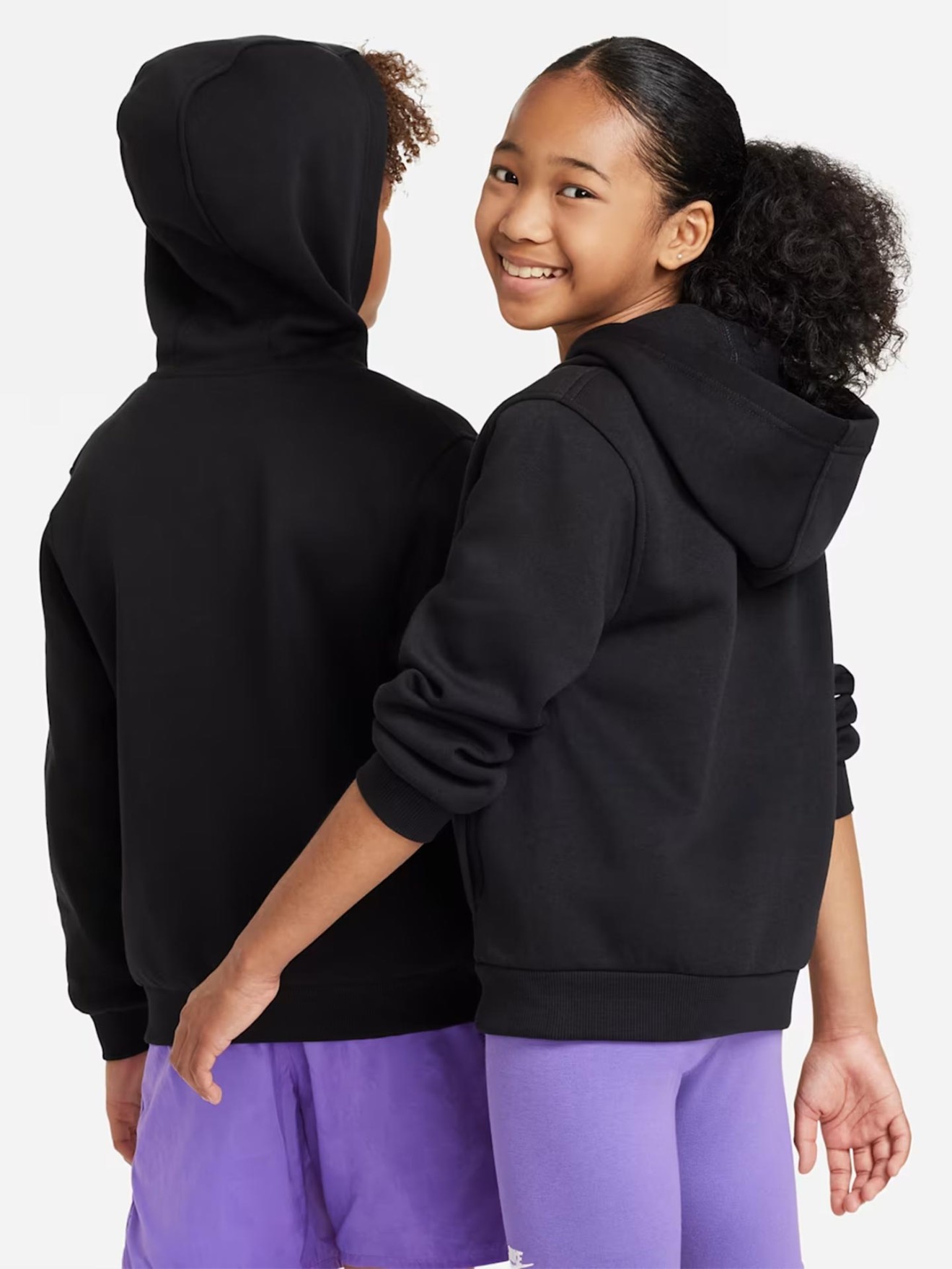 Sweatshirt com Capuz e Fecho de Correr
