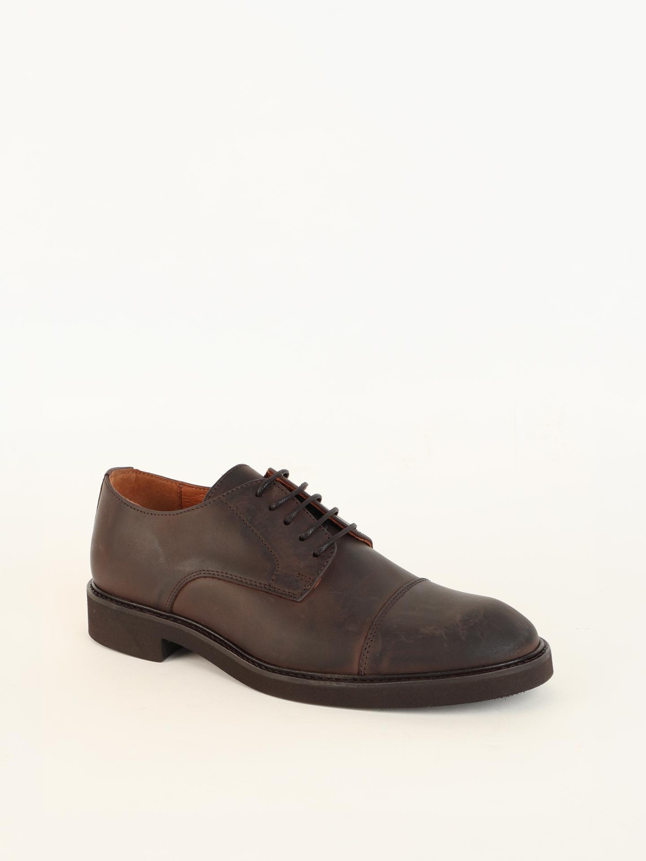 Sapatos de Atacadores em Pele