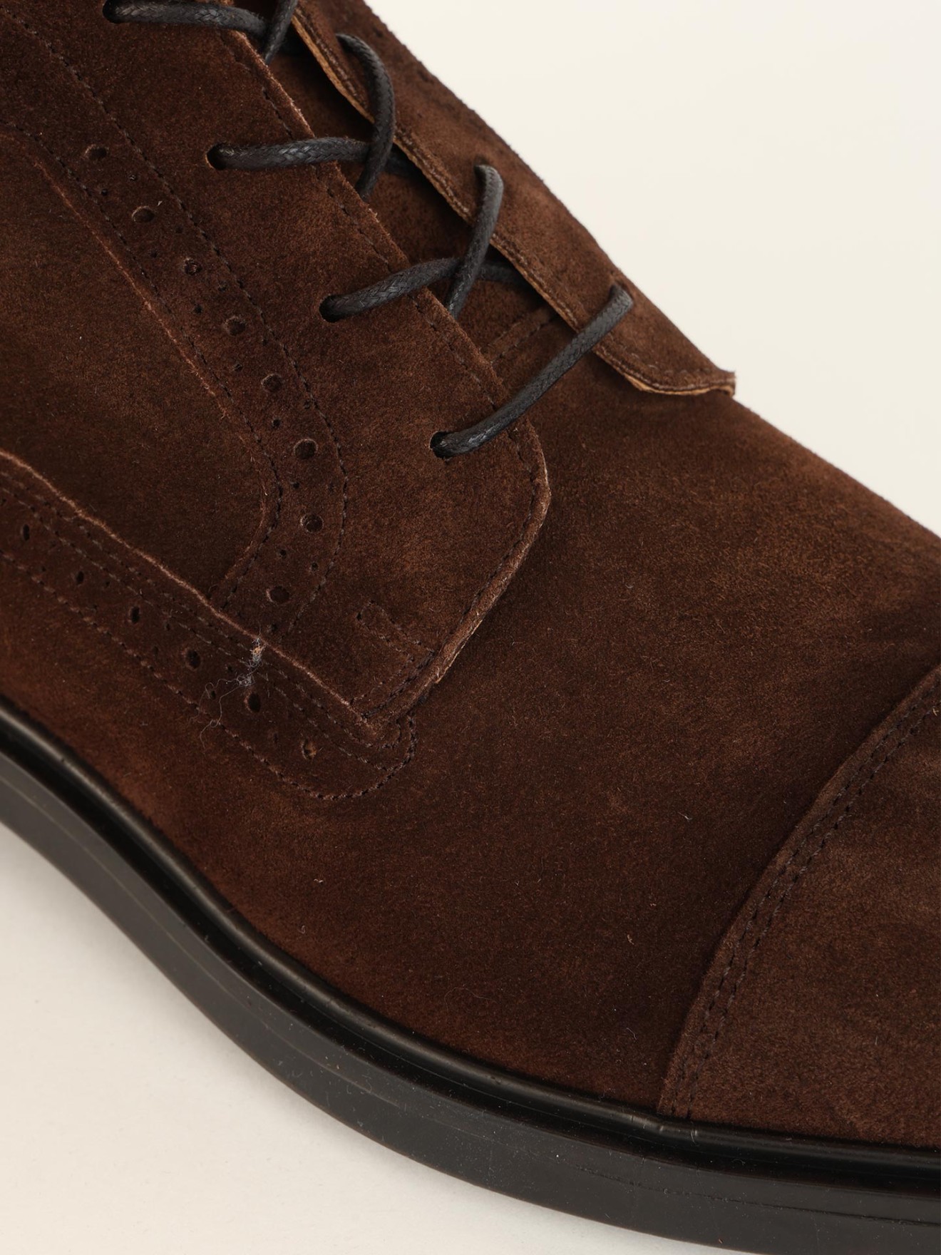 Botas em Pele com Atacadores