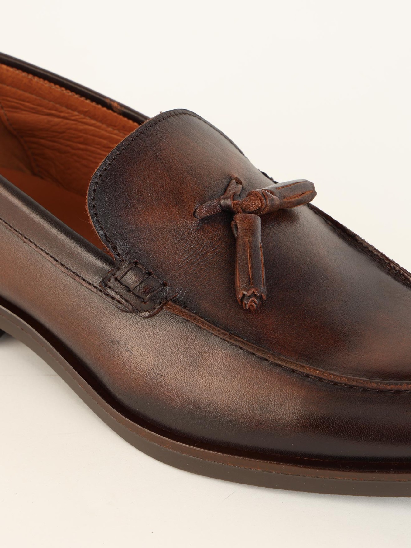 Loafers em Pele com Borlas