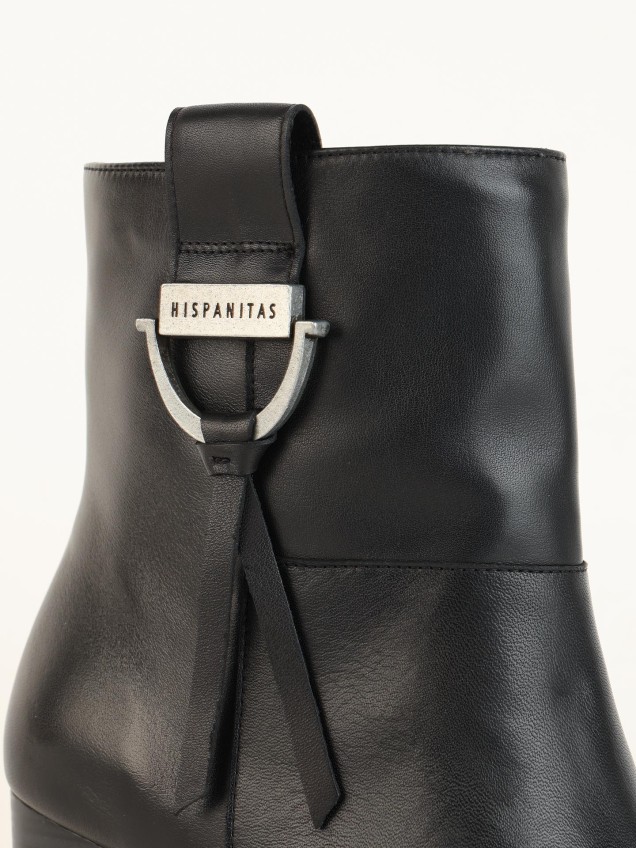 Botas em Pele com Salto
