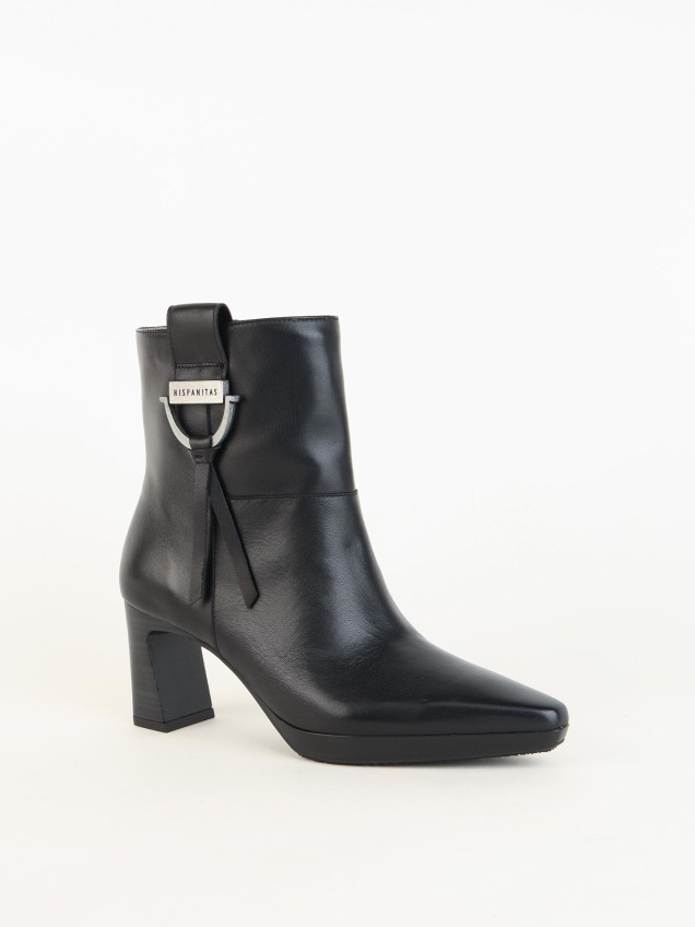 Botas em Pele com Salto