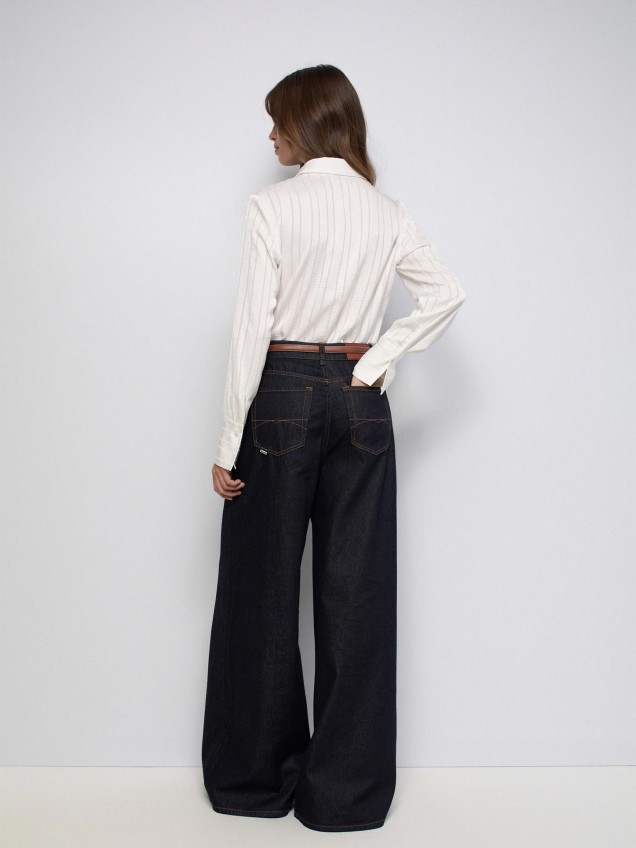 Camisa Acetinada com Riscas
