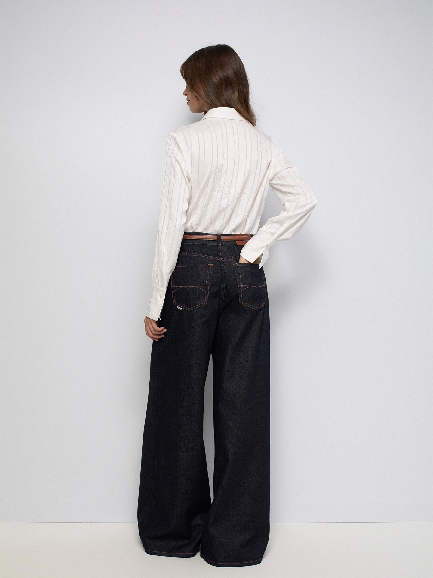 Camisa Acetinada com Riscas