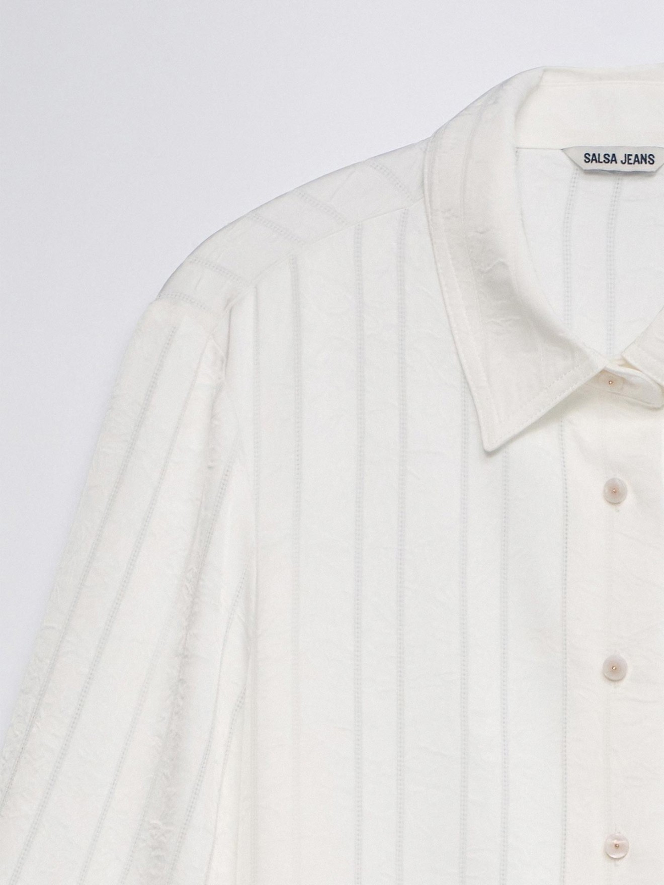 Camisa Acetinada com Riscas