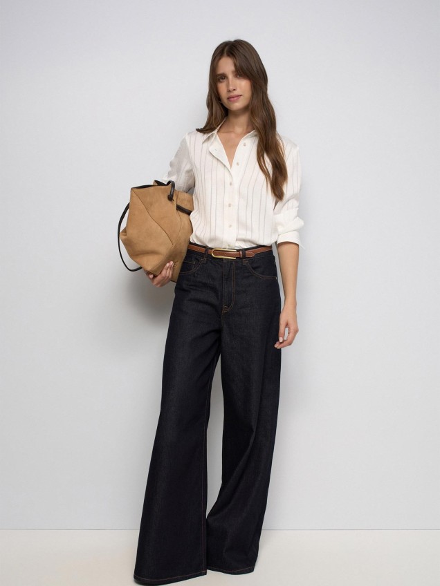 Camisa Acetinada com Riscas