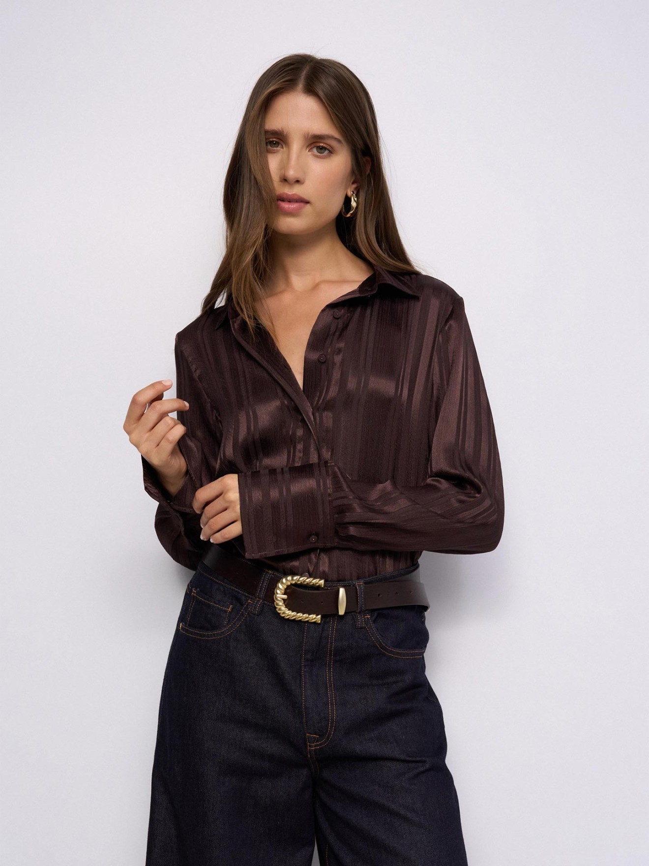 Camisa Acetinada com Riscas