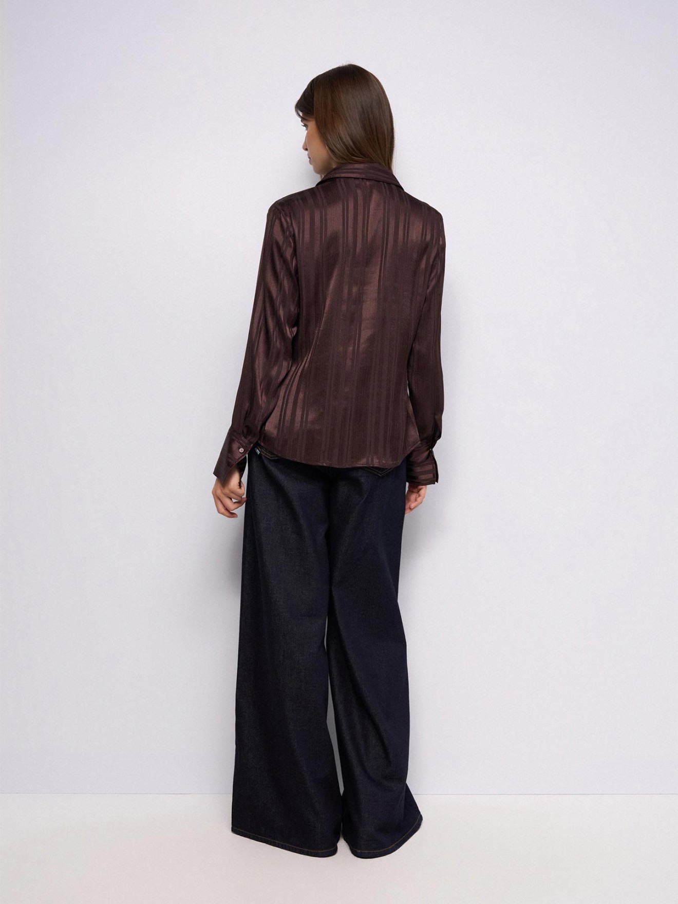 Camisa Acetinada com Riscas