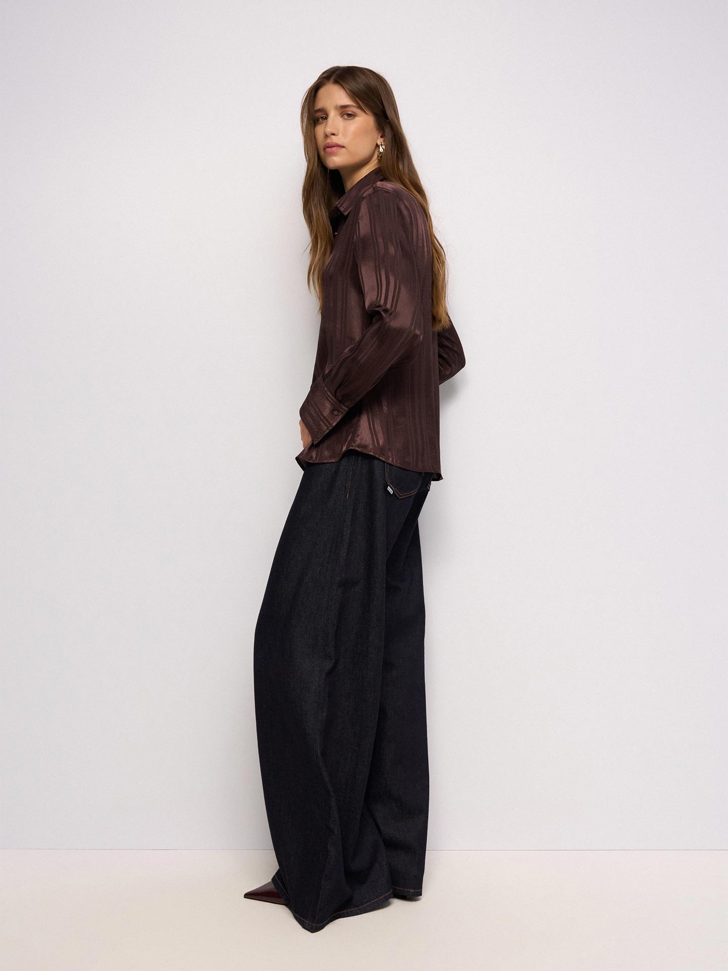 Camisa Acetinada com Riscas