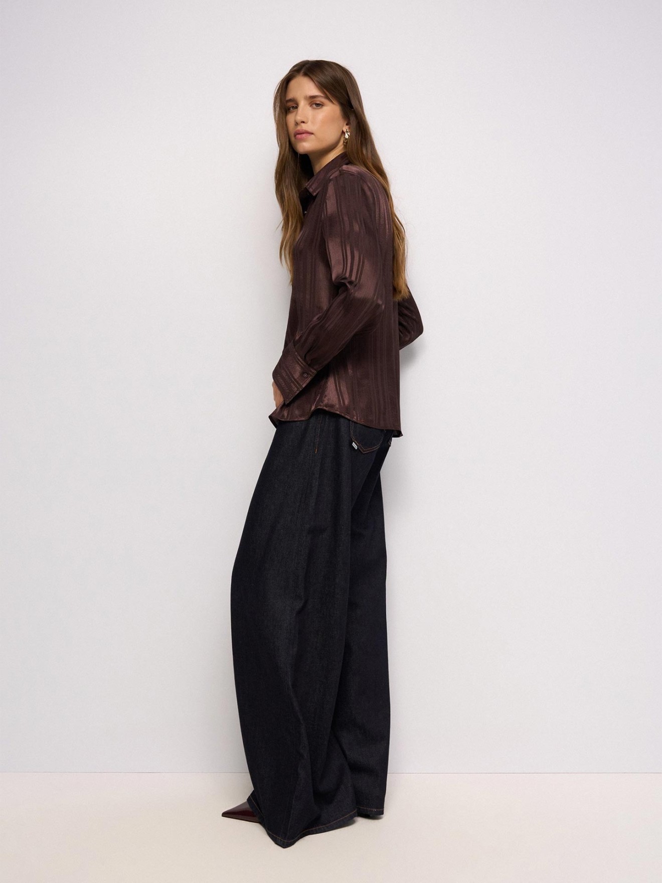 Camisa Acetinada com Riscas