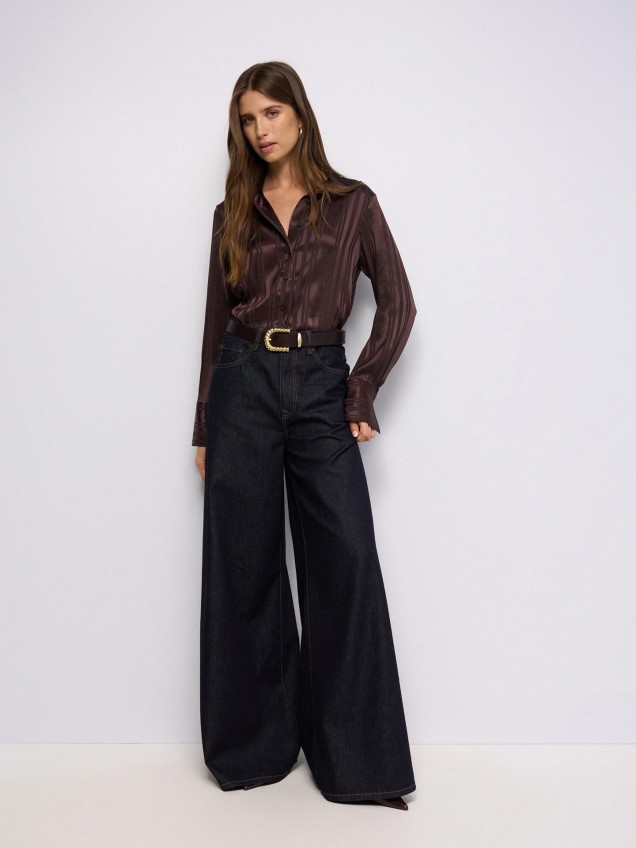 Camisa Acetinada com Riscas