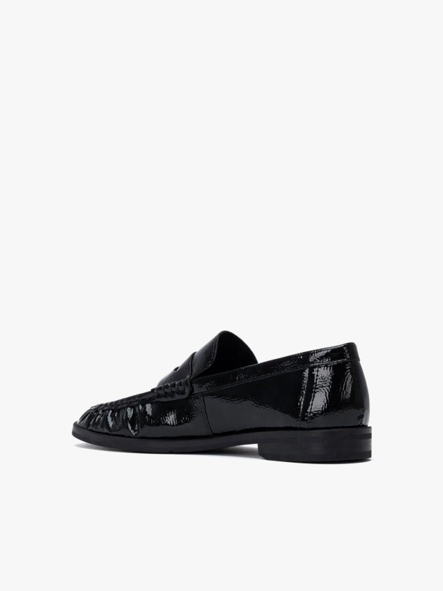 Mocassins com Acabamento em Verniz
