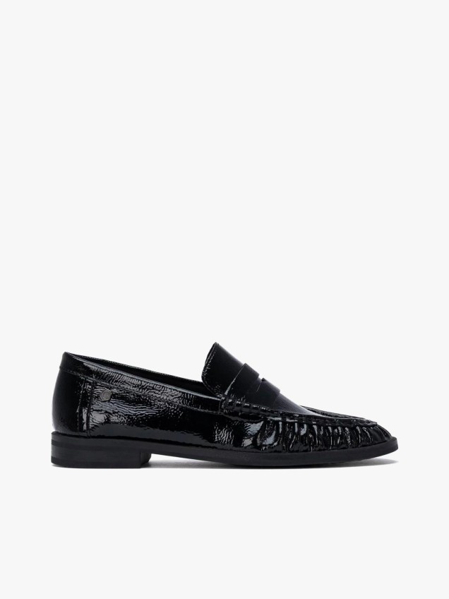 Mocassins com Acabamento em Verniz
