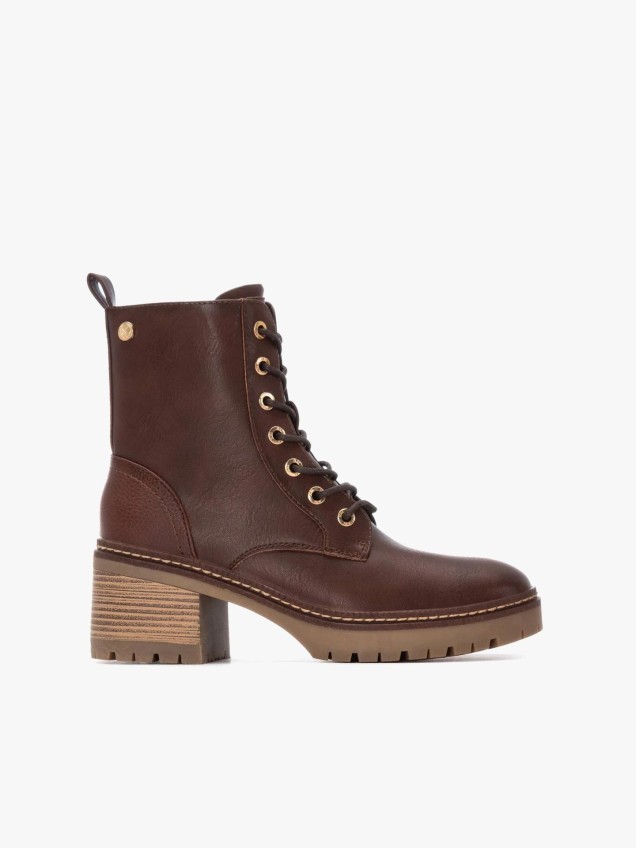 Botins de Estilo Militar com Salto