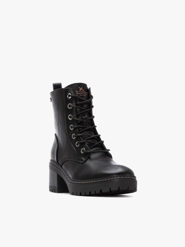 Botins de Estilo Militar com Salto