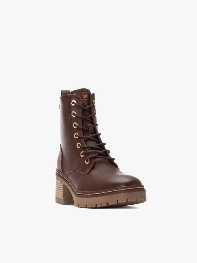 Botins de Estilo Militar com Salto