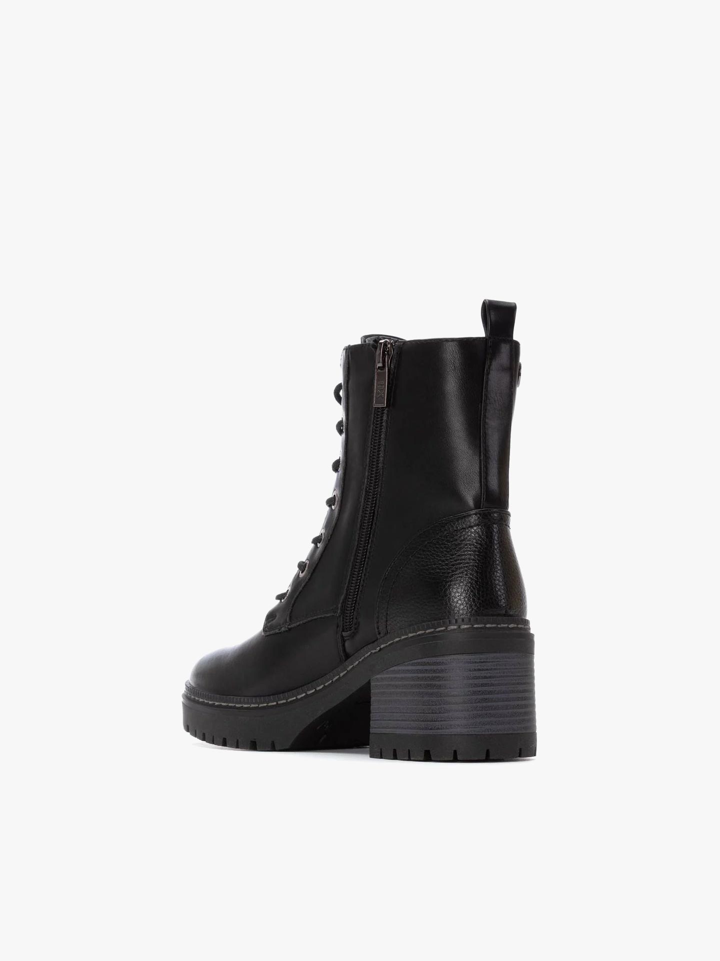 Botins de Estilo Militar com Salto
