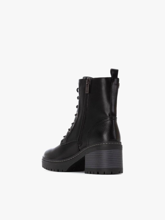 Botins de Estilo Militar com Salto