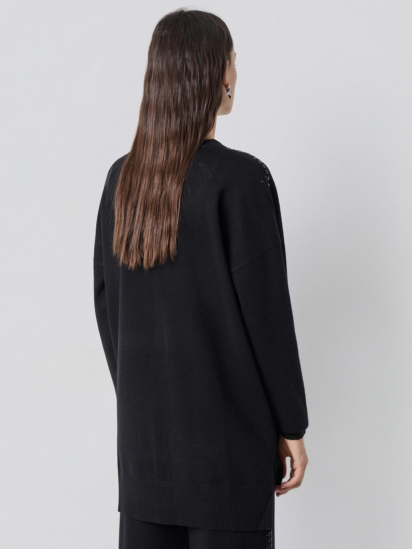 Camisola com Tachas Decorativas