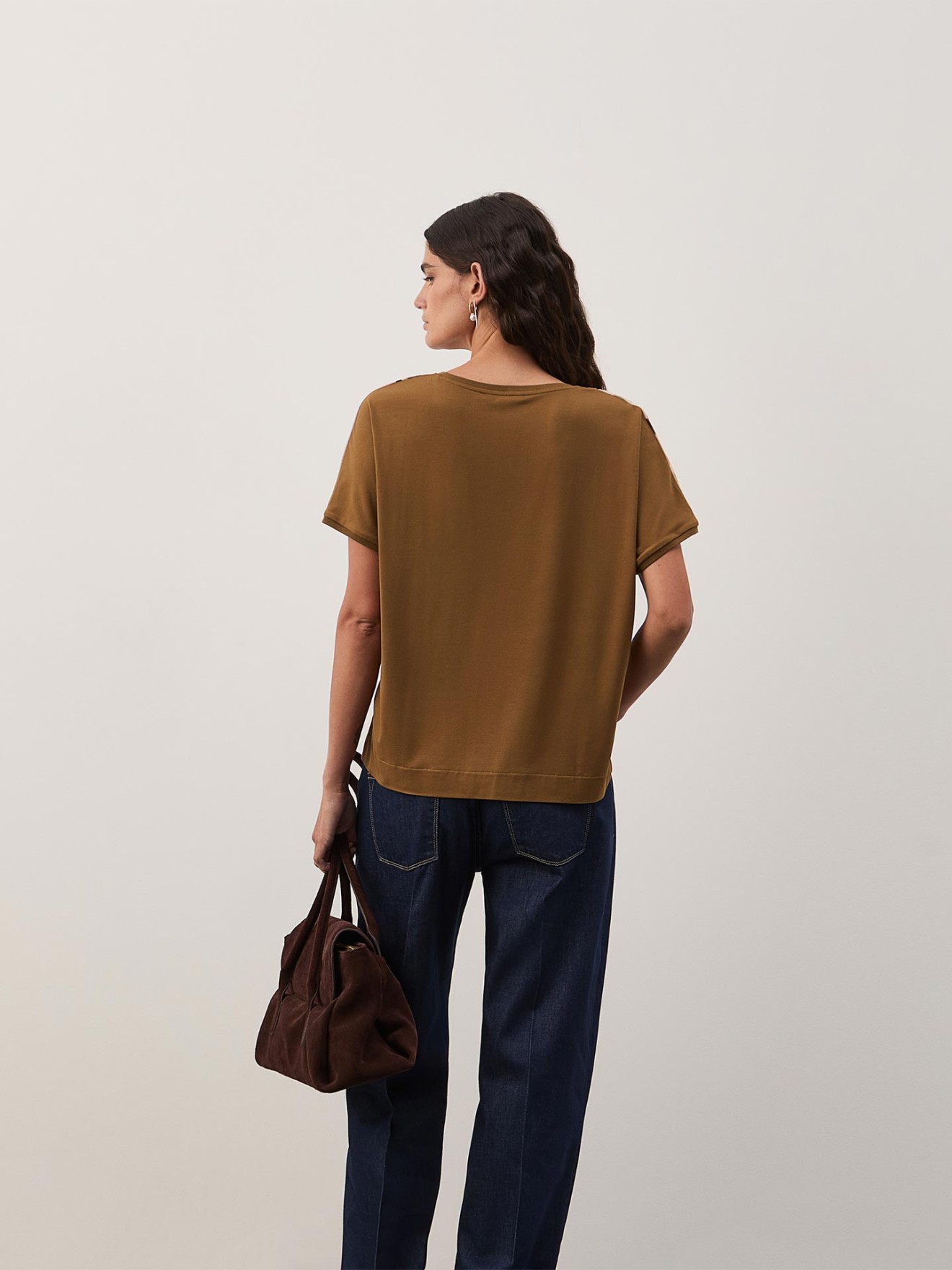 T-shirt Estampada com Decote em V