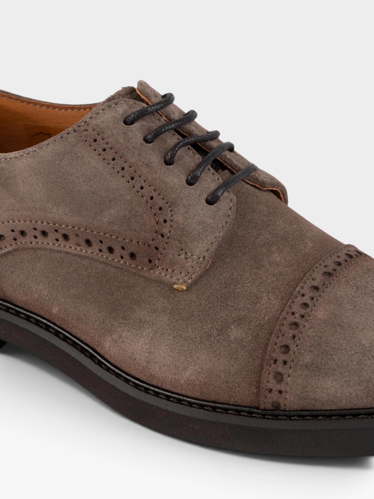 Sapatos em Pele com Atacadores