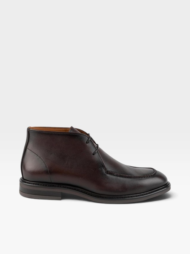 Botas em Pele com Atacadores