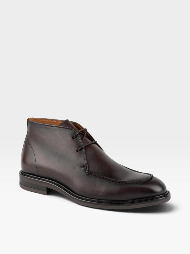 Botas em Pele com Atacadores