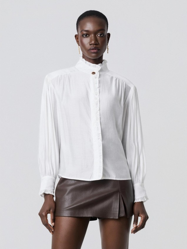 Camisa com Detalhes de Renda