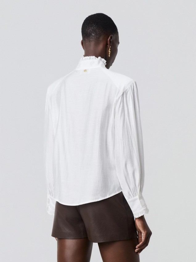 Camisa com Detalhes de Renda