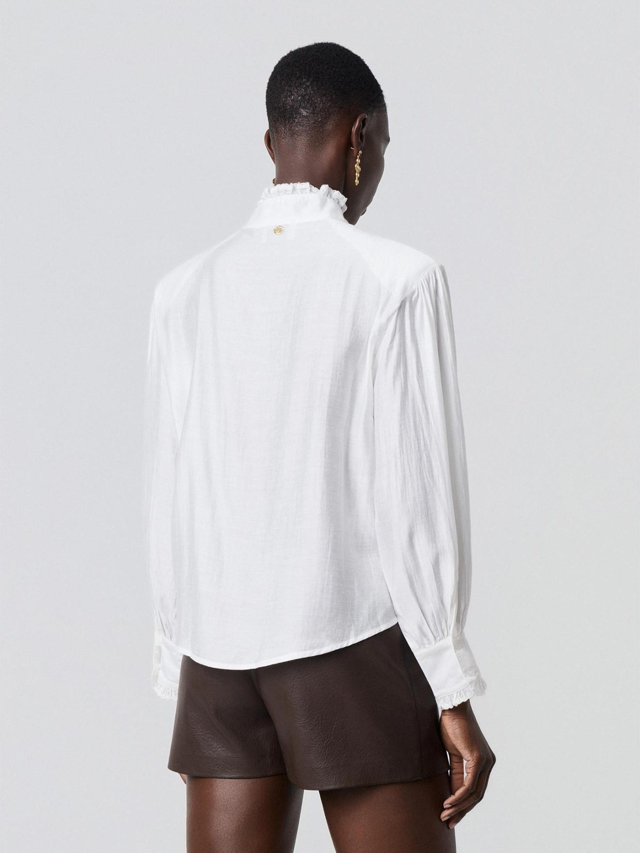 Camisa com Detalhes de Renda