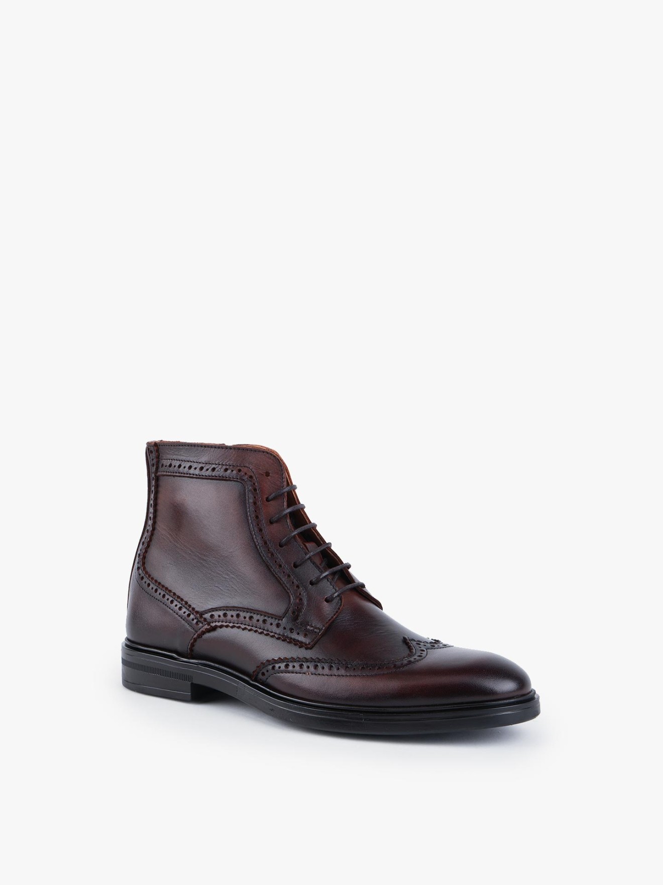 Botas em Pele com Atacadores
