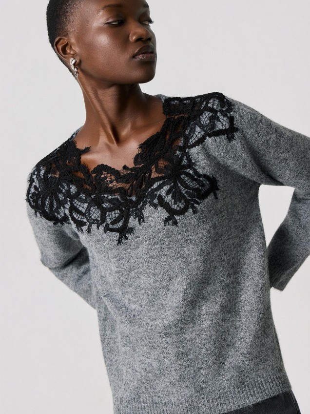 Camisola com Pormenores de Renda